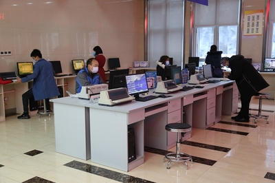 復產復工進行時丨重慶33個辦稅服務廳全面恢復線下服務，信息咨詢為助企“加速”